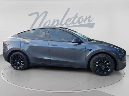 Used 2023 Tesla Model Y Long Range AWD/4WD image 3