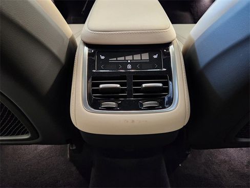New 2026 Volvo XC90 B6 Plus w/ Protection Package Premier image 31