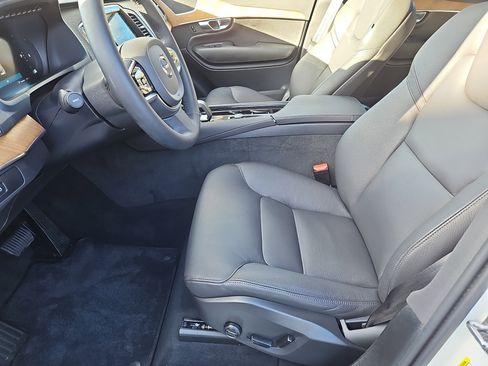 Used 2025 Volvo XC90 B6 Plus w/ Protection Package Premier image 32