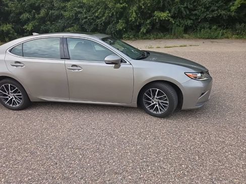 Used 2016 Lexus ES 350 w/ Premium Package w/Wood Trim FWD image 19