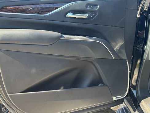 Used 2022 Cadillac Escalade Premium Luxury image 12