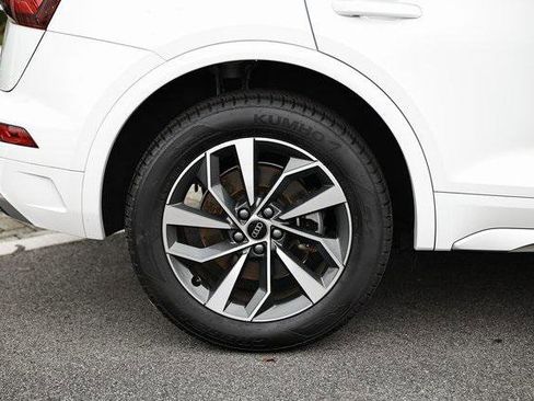 Certified 2024 Audi Q5 2.0T Premium w/ Convenience Package image 6