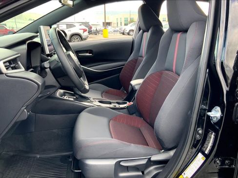 Used 2025 Toyota Corolla SE w/ SE Premium Package image 8