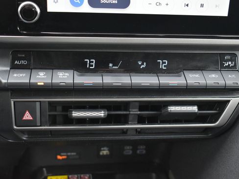 Used 2025 Toyota Camry LE image 27