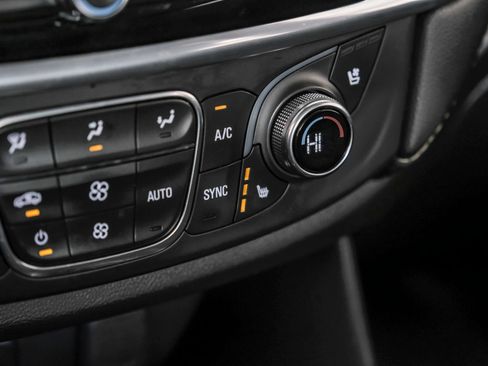 Used 2022 Chevrolet Traverse Premier w/ Redline Edition FWD image 32