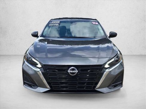 Used 2025 Nissan Altima 2.5 SV FWD image 2