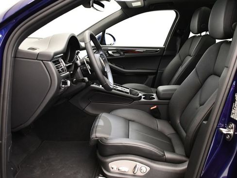 Certified 2026 Porsche Macan AWD/4WD image 5