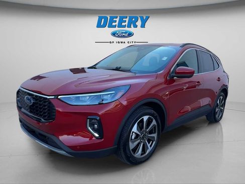 Used 2023 Ford Escape Platinum image 2