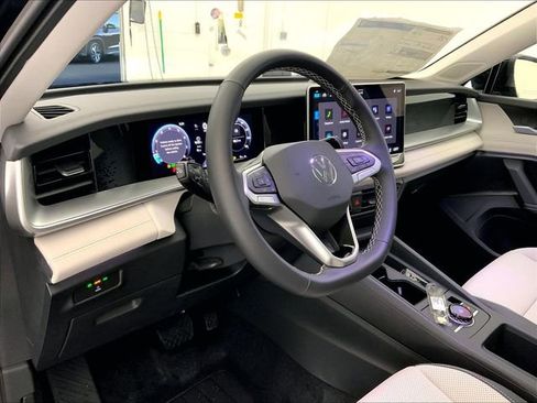 New 2026 Volkswagen Tiguan SE image 3