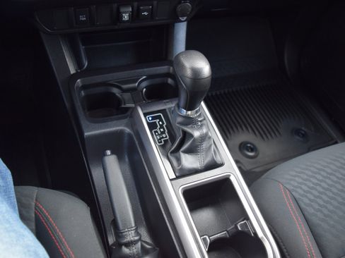 Used 2023 Toyota Tacoma SR5 AWD/4WD image 16