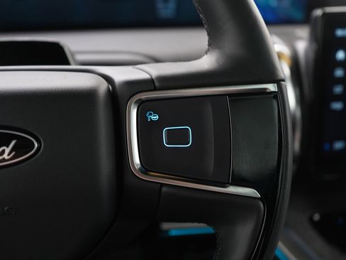 Used 2025 Ford Expedition Tremor image 32