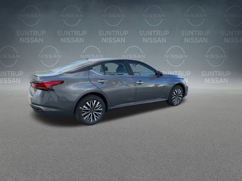 Used 2025 Nissan Altima 2.5 SV image 8