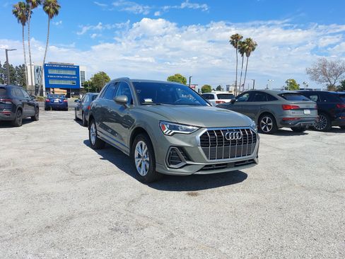 Certified 2025 Audi Q3 2.0T Premium w/ Convenience Package AWD/4WD image 2
