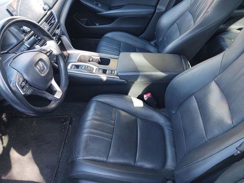 Used 2022 Honda Accord Touring image 2