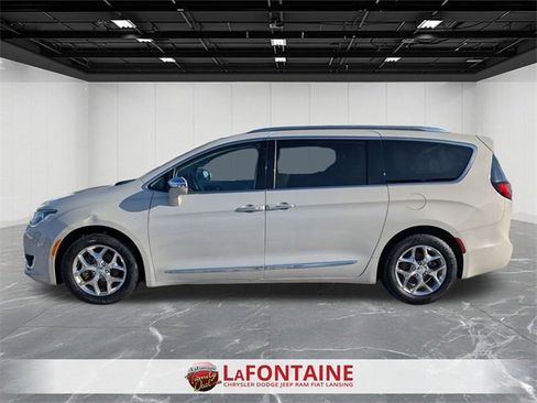 Used 2017 Chrysler Pacifica Limited w/ UConnect Theater Package image 2