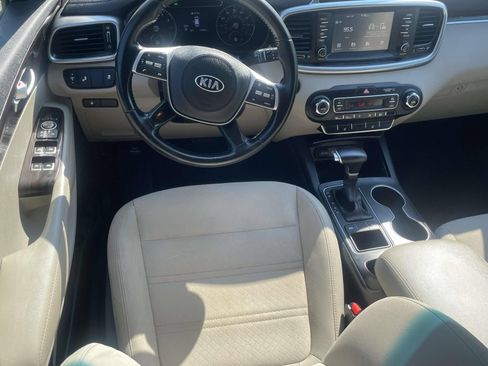 Used 2020 Kia Sorento S FWD image 17
