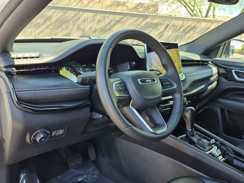 Used 2023 Jeep Compass Latitude AWD/4WD image 10