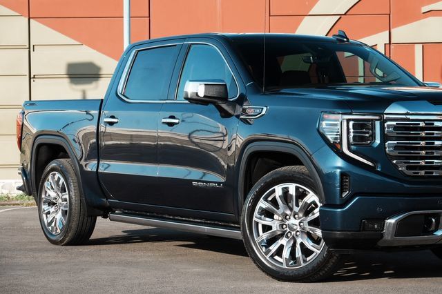 Used 2023 GMC Sierra 1500 Denali w/ Denali Reserve Package AWD/4WD image 3