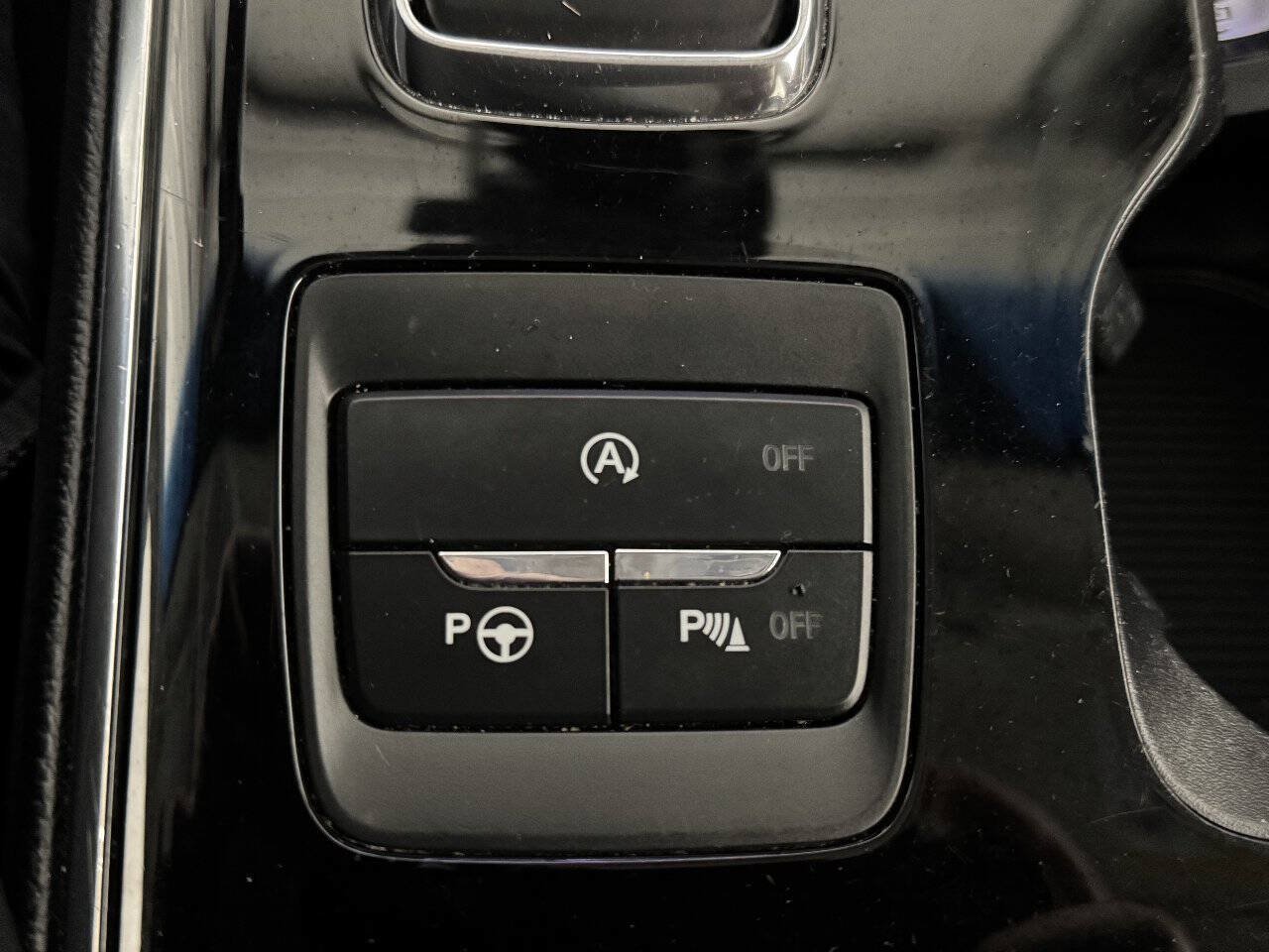 Used 2019 Ford Edge Titanium w/ Equipment Group 301A AWD/4WD image 43
