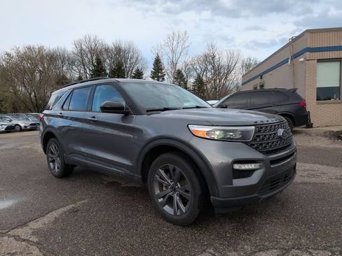 Certified 2024 Ford Explorer XLT w/ Equipment Group 202A AWD/4WD image 3
