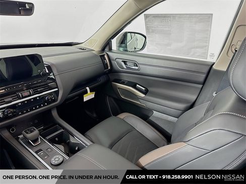 New 2025 Nissan Pathfinder Platinum w/ Black Appearance Package image 25