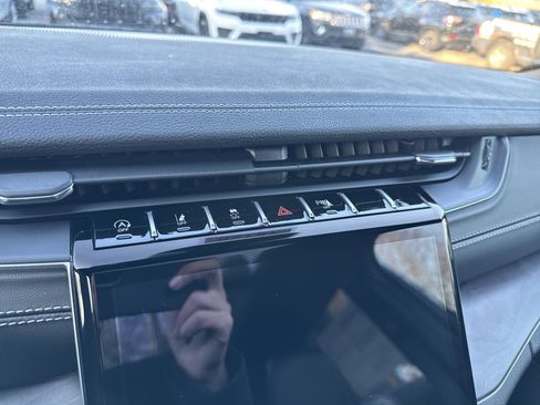 New 2025 Jeep Grand Cherokee Limited w/ MOPAR Finishing Package AWD/4WD image 17