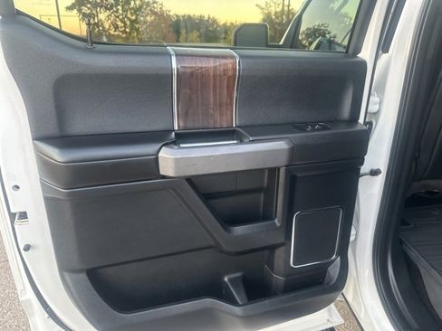 Used 2017 Ford F150 Platinum w/ Equipment Group 701A Luxury image 23