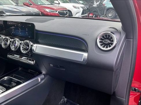 Used 2026 Mercedes-Benz GLB 250 4MATIC image 15