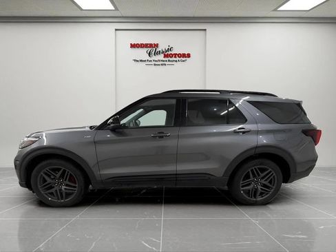 Used 2025 Ford Explorer ST-Line w/ ST-Line Street Pack AWD/4WD image 4