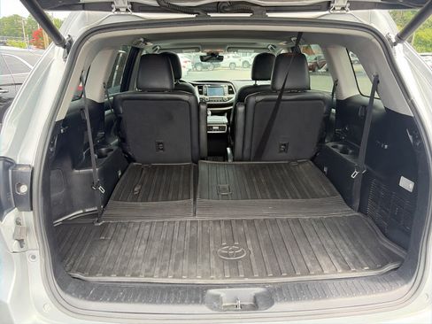 Used 2017 Toyota Highlander XLE AWD/4WD image 12