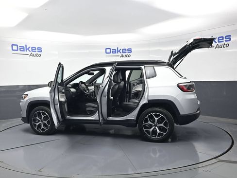 Used 2025 Jeep Compass Limited AWD/4WD image 53