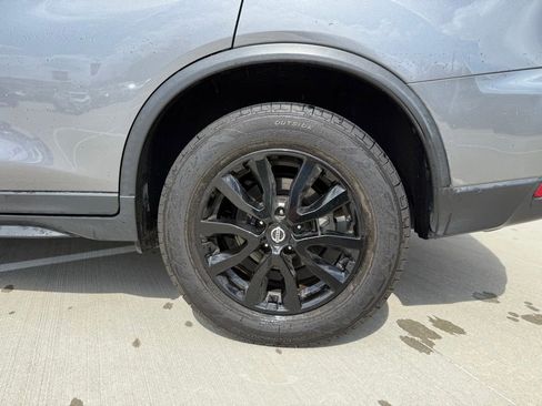 Used 2019 Nissan Rogue SV image 10