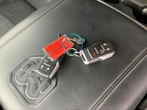 Used 2024 RAM 5500 Laramie image 12