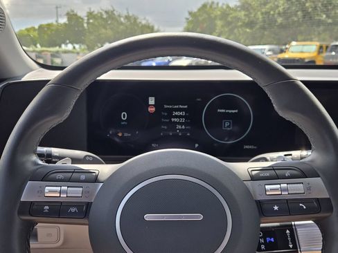 Used 2024 Hyundai Kona Limited FWD image 22