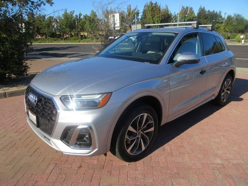 Used 2024 Audi Q5 2.0T Premium Plus w/ Premium Plus Package AWD/4WD image 1