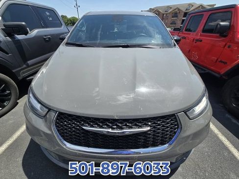 Used 2025 Chrysler Pacifica Select FWD image 7