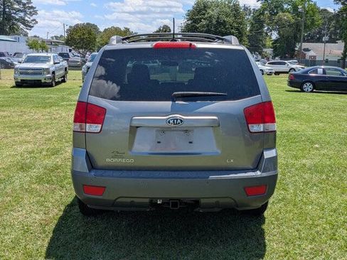 Used 2009 Kia Borrego LX w/ Convenience Pkg RWD image 4