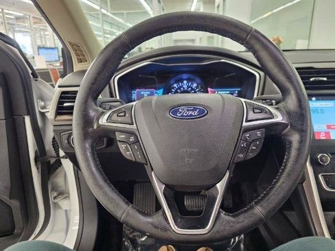 Used 2019 Ford Fusion SE FWD image 10