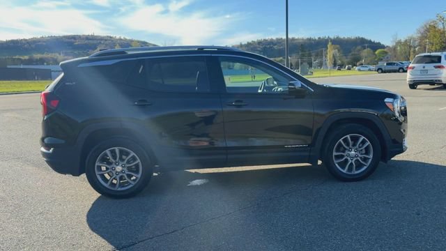 Used 2024 GMC Terrain SLT AWD/4WD image 9