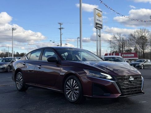 Used 2025 Nissan Altima 2.5 SV image 19