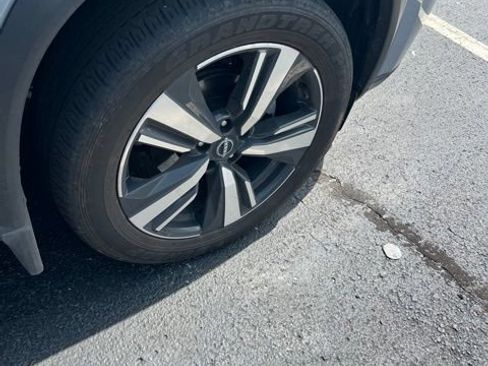 Certified 2025 Nissan Rogue SL FWD image 14