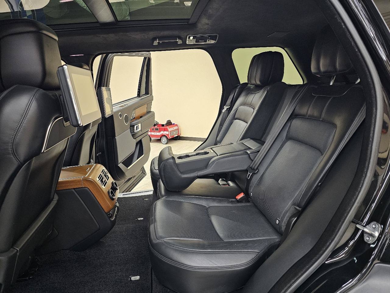 Used 2021 Land Rover Range Rover Long Wheelbase Autobiography AWD/4WD image 24