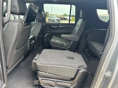 Used 2024 GMC Yukon XL Denali AWD/4WD image 30