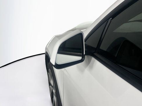 Used 2024 Tesla Model Y Long Range image 16