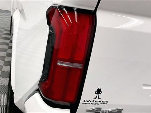 Used 2025 Toyota Tacoma SR5 AWD/4WD image 35