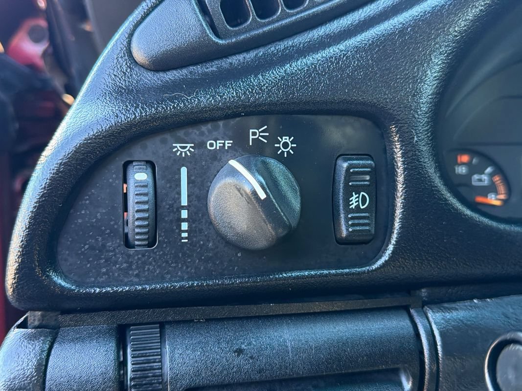 Used 1994 Chevrolet Camaro Z28 RWD image 17