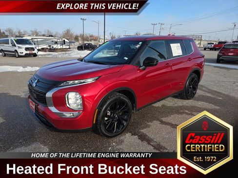 Used 2023 Mitsubishi Outlander SE image 1