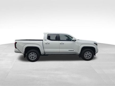 Used 2025 Toyota Tacoma SR5 AWD/4WD image 9