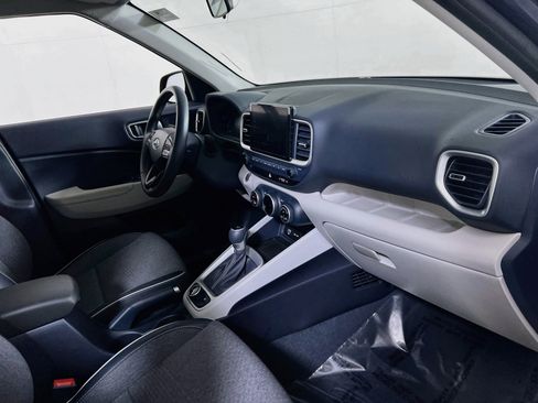 Used 2023 Hyundai Venue Limited image 28