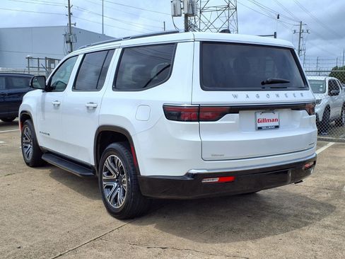 Used 2024 Jeep Wagoneer Series II w/ Flexible Seating Group RWD image 4